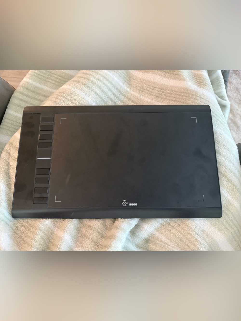 UGEE 10x6 Graphics Drawing Tablet in Black M708 - nothing else comes with it